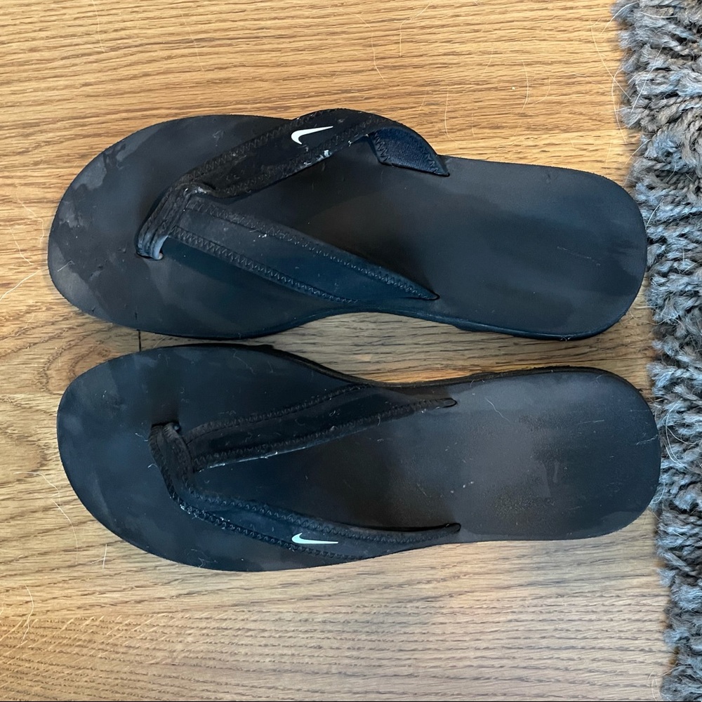 Nike flip flops